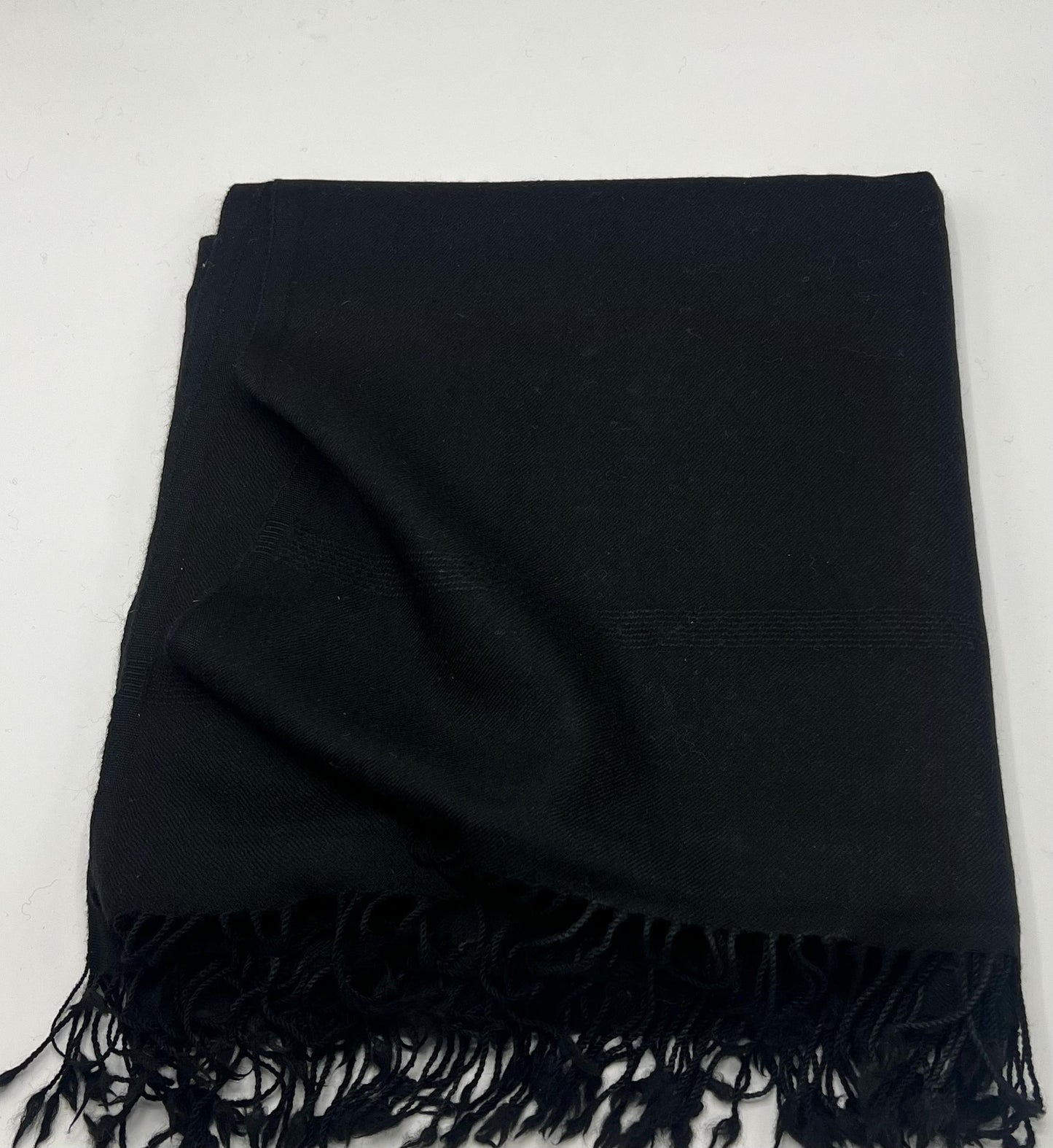 special plain blackl shawl  100 woolen and handmade (قیمت ۱۵ ہزار )