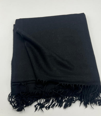 special plain blackl shawl  100 woolen and handmade (قیمت ۱۵ ہزار )