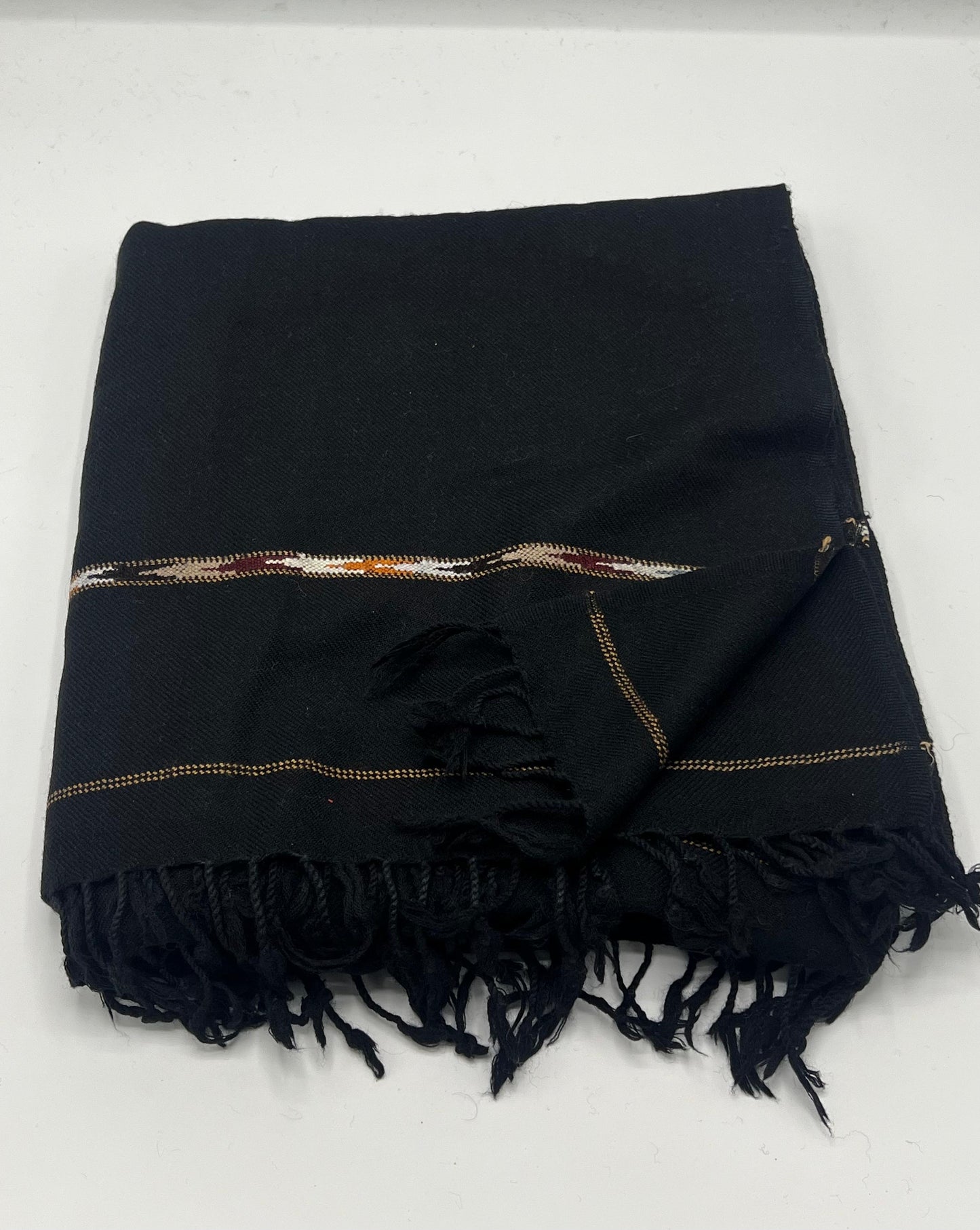 specaial blackl shawl  100 woolen and handmade (قیمت ۱۵ ہزار )