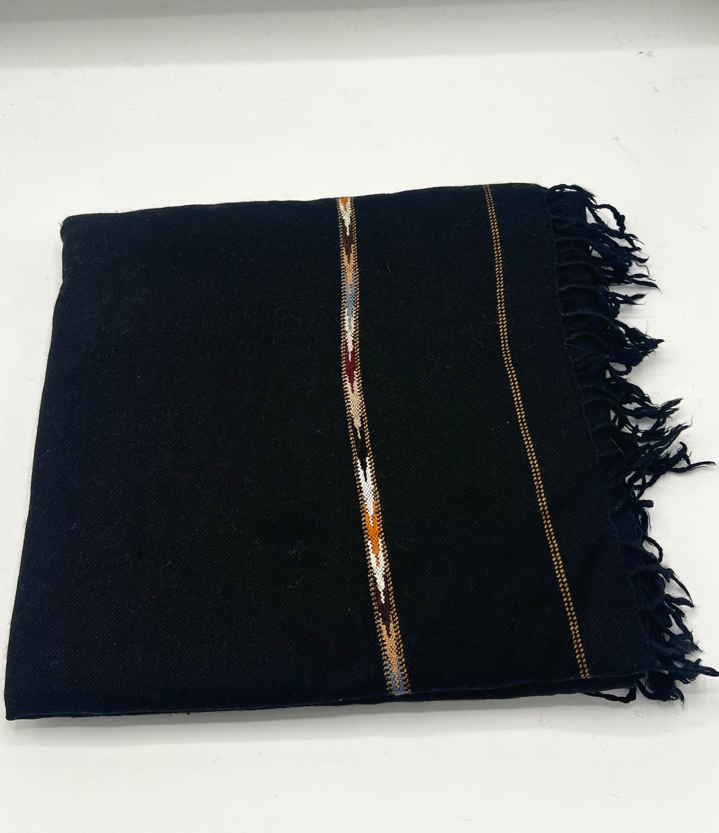 specaial blackl shawl  100 woolen and handmade (قیمت ۱۵ ہزار )