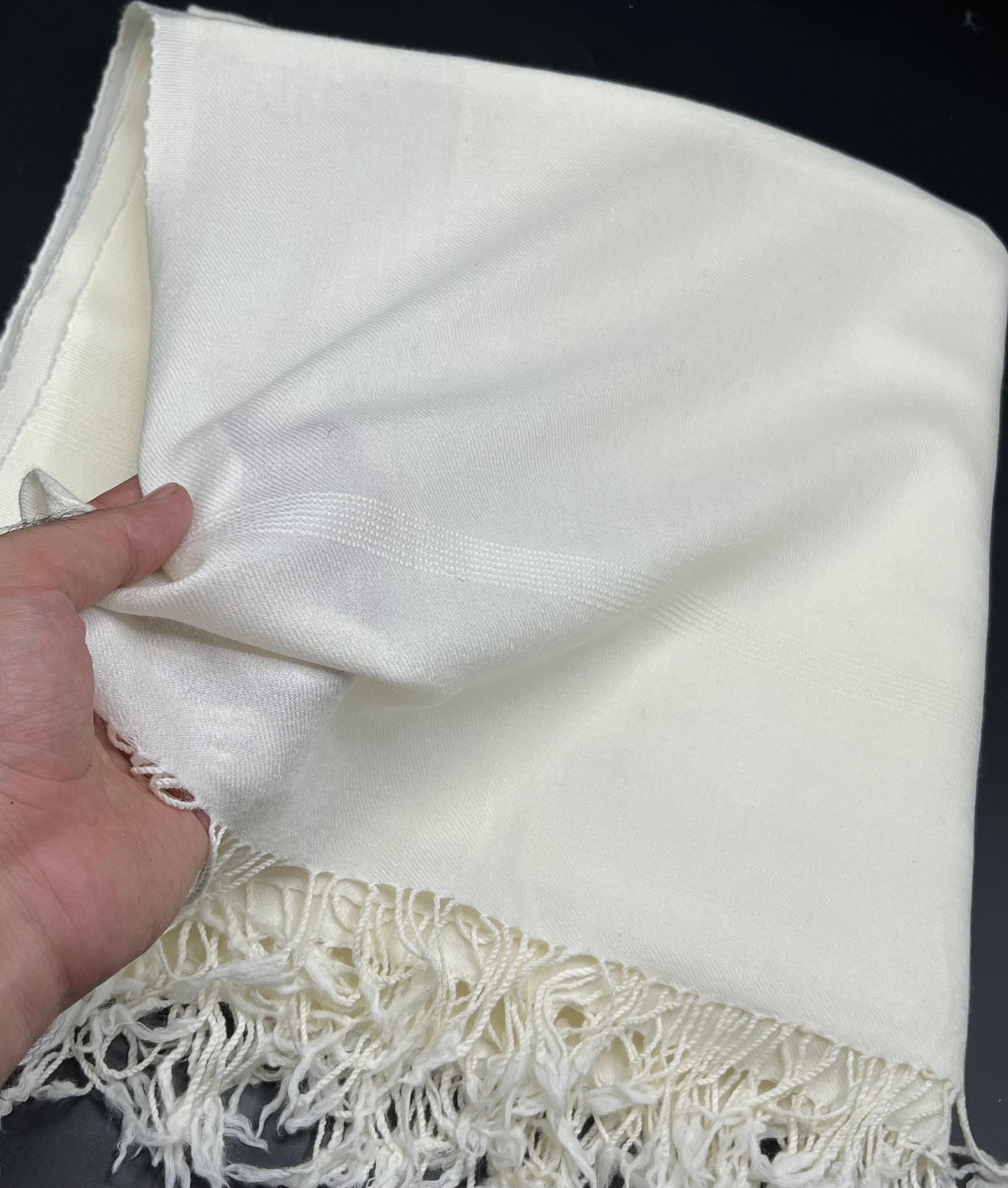 special plain white shawl  100 woolen and handmade (قیمت ۱۵ ہزار )